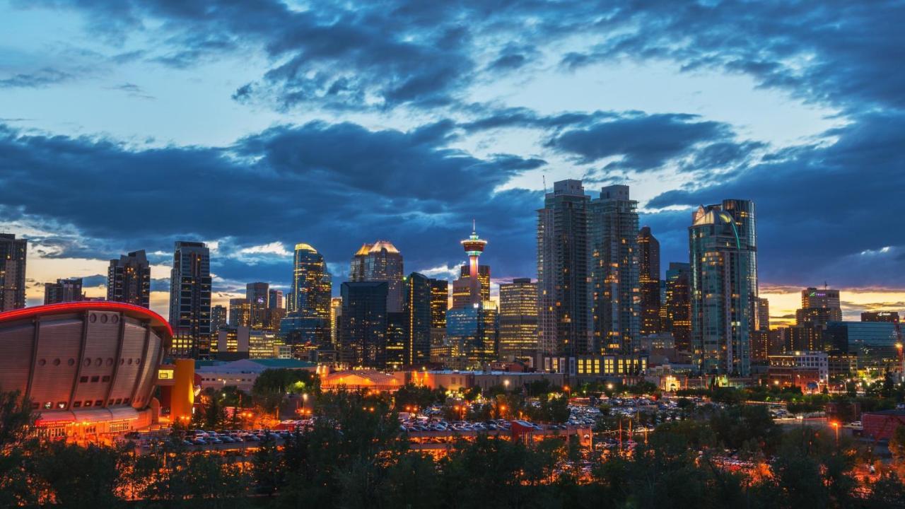 Amenida Residences, YYC Екстериор снимка