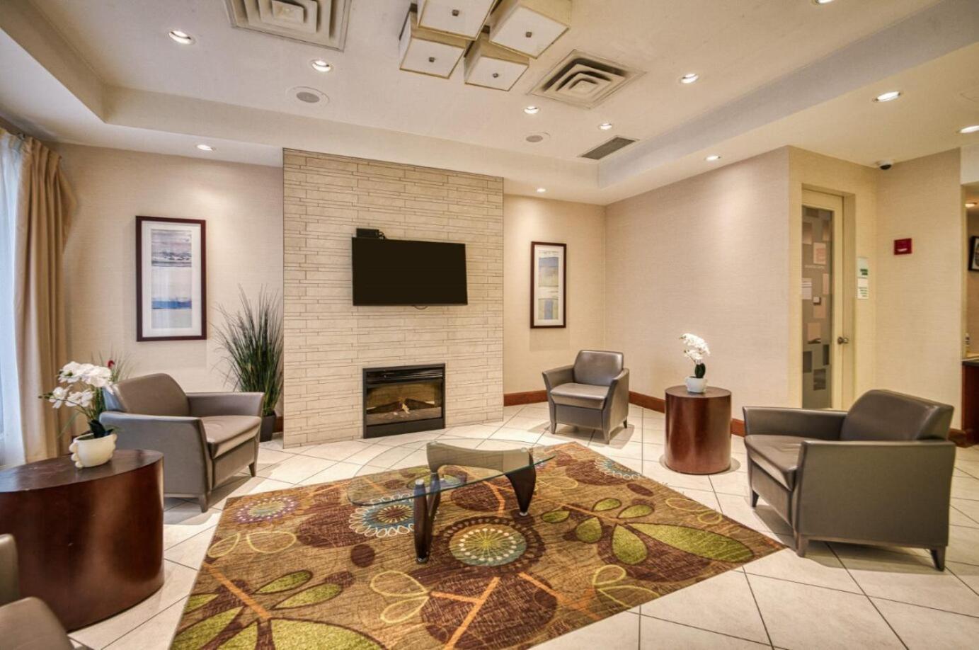 Amenida Residences, YYC Екстериор снимка