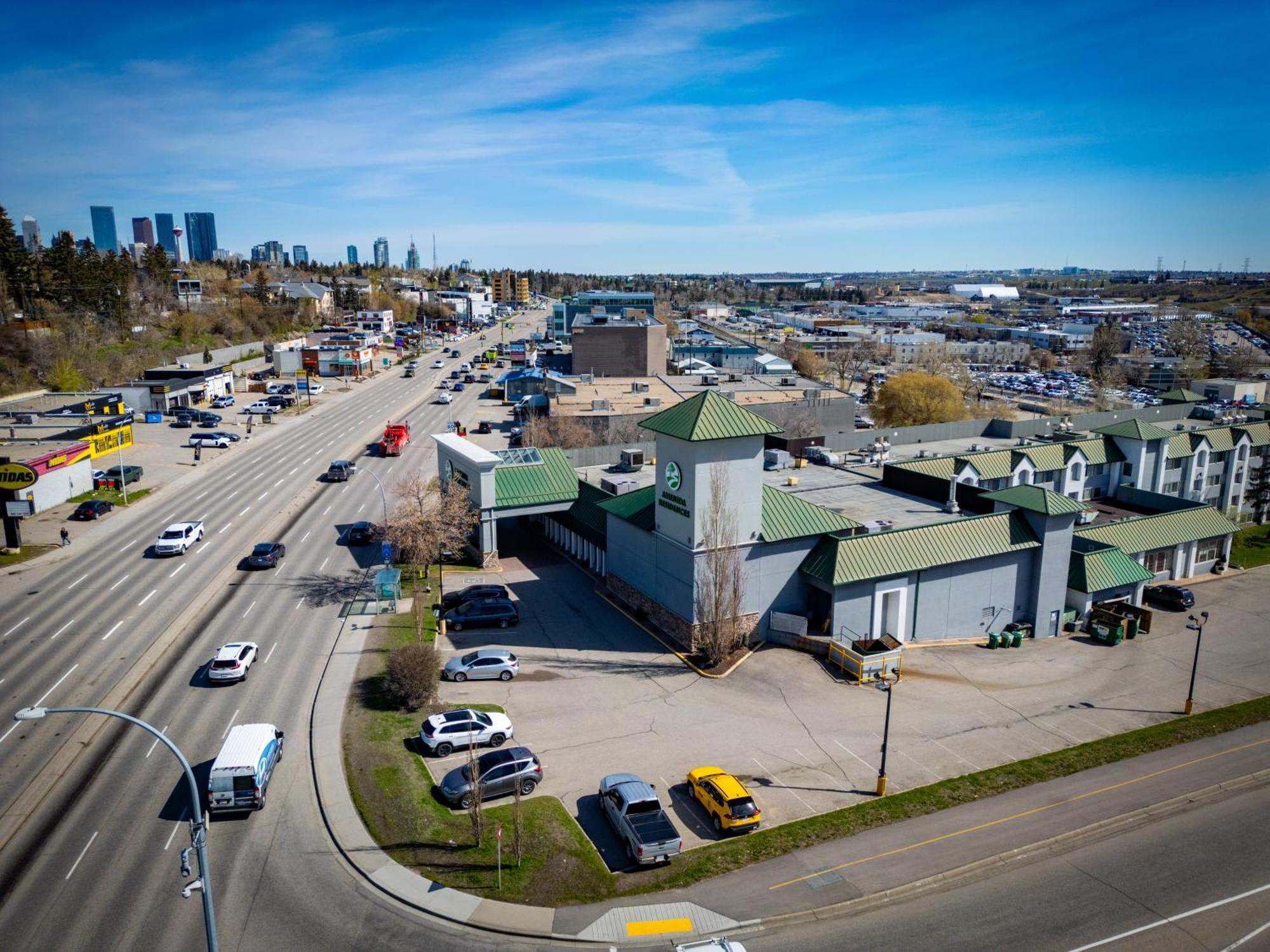 Amenida Residences, YYC Екстериор снимка