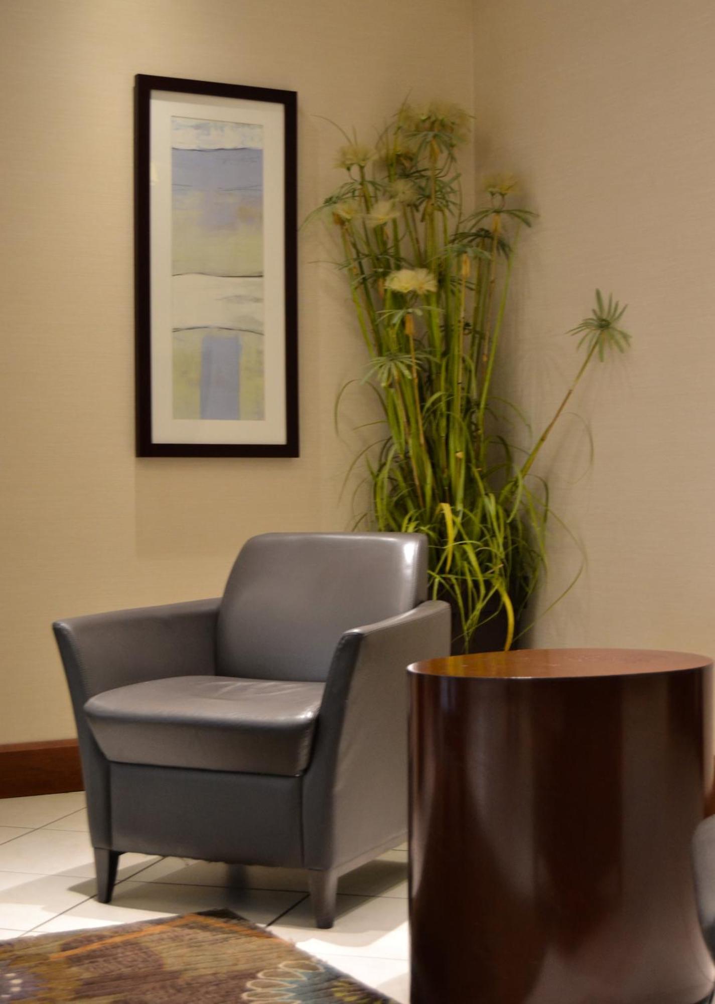 Amenida Residences, YYC Екстериор снимка
