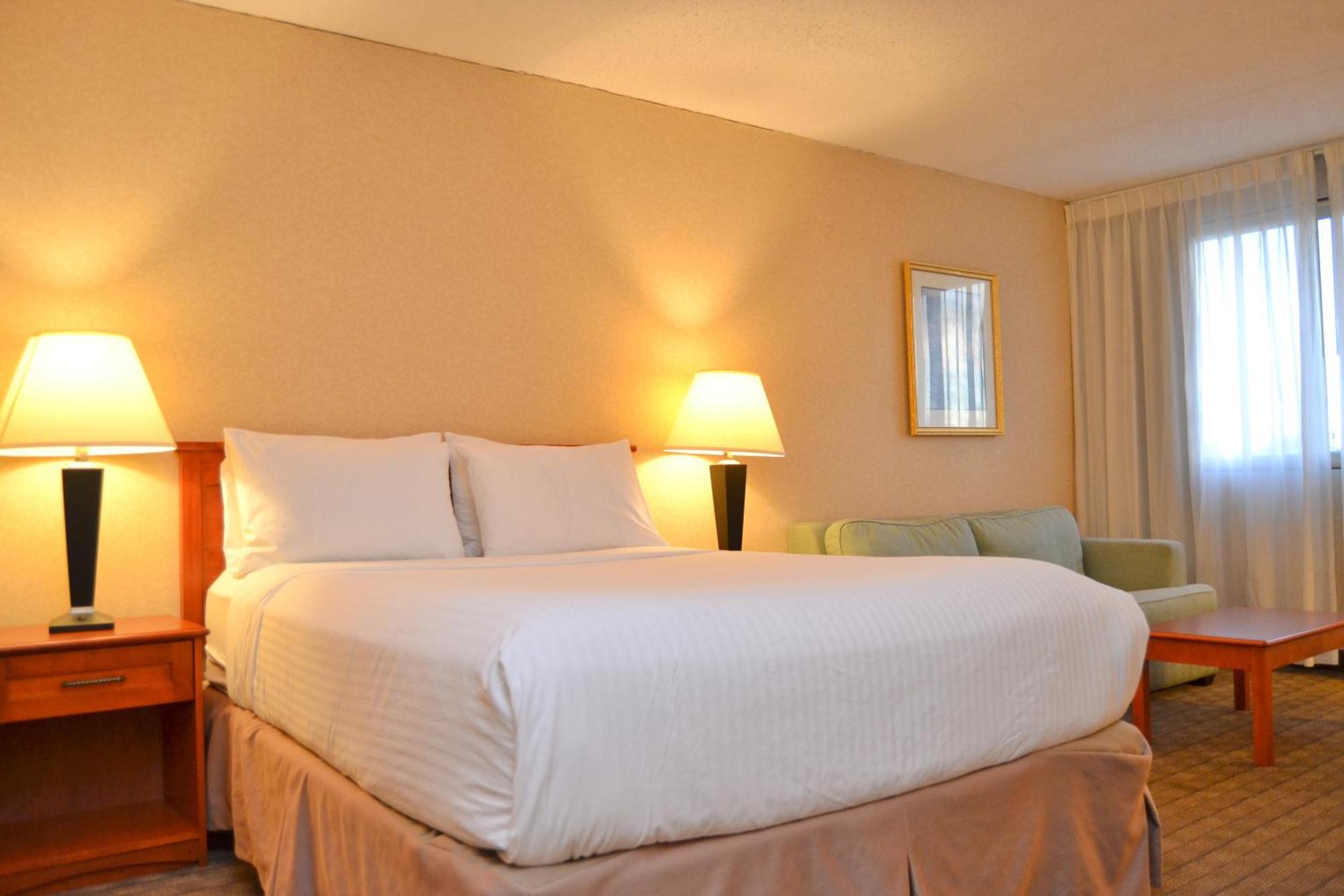 Amenida Residences, YYC Екстериор снимка